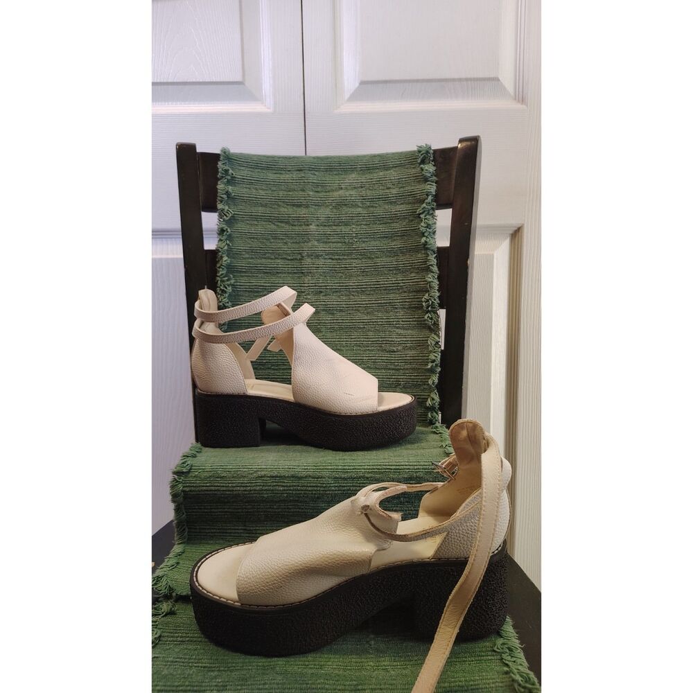 Oasis Society Cream Strappy Platform Chunky Heel Sandals - Women's Size 8.5
